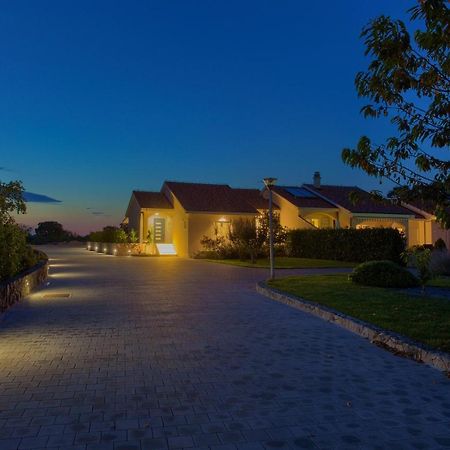 Vrh  Holiday Home Elegant מראה חיצוני תמונה