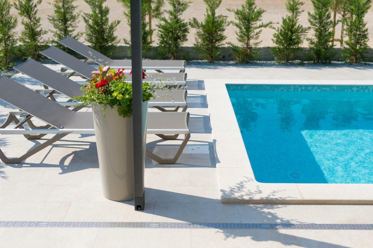 Vrh  Holiday Home Elegant מראה חיצוני תמונה