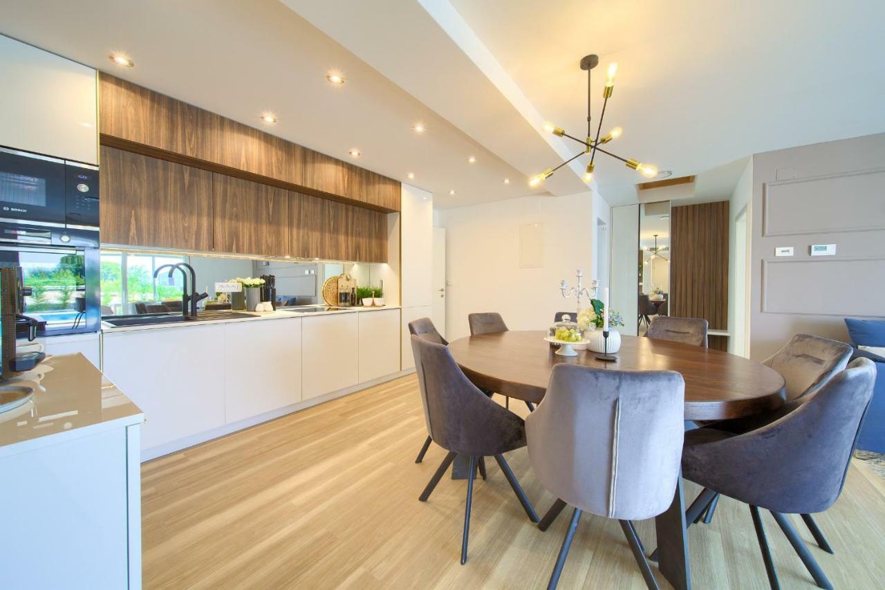Vrh  Holiday Home Elegant מראה חיצוני תמונה