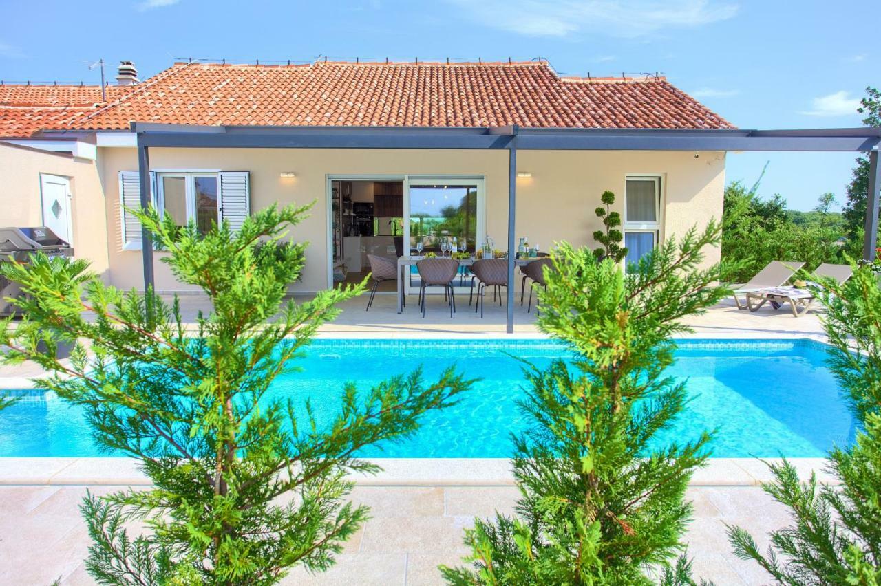 Vrh  Holiday Home Elegant מראה חיצוני תמונה