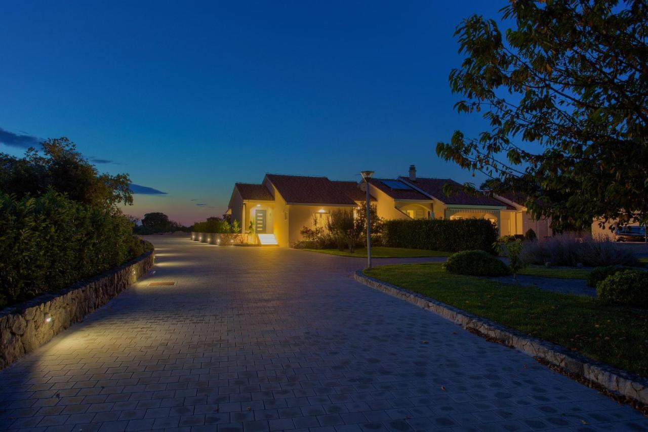 Vrh  Holiday Home Elegant מראה חיצוני תמונה