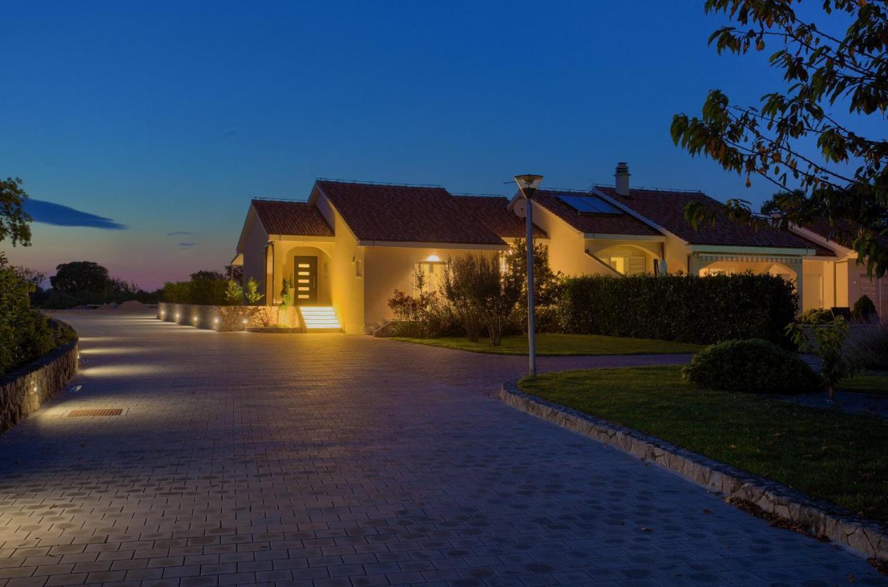 Vrh  Holiday Home Elegant מראה חיצוני תמונה