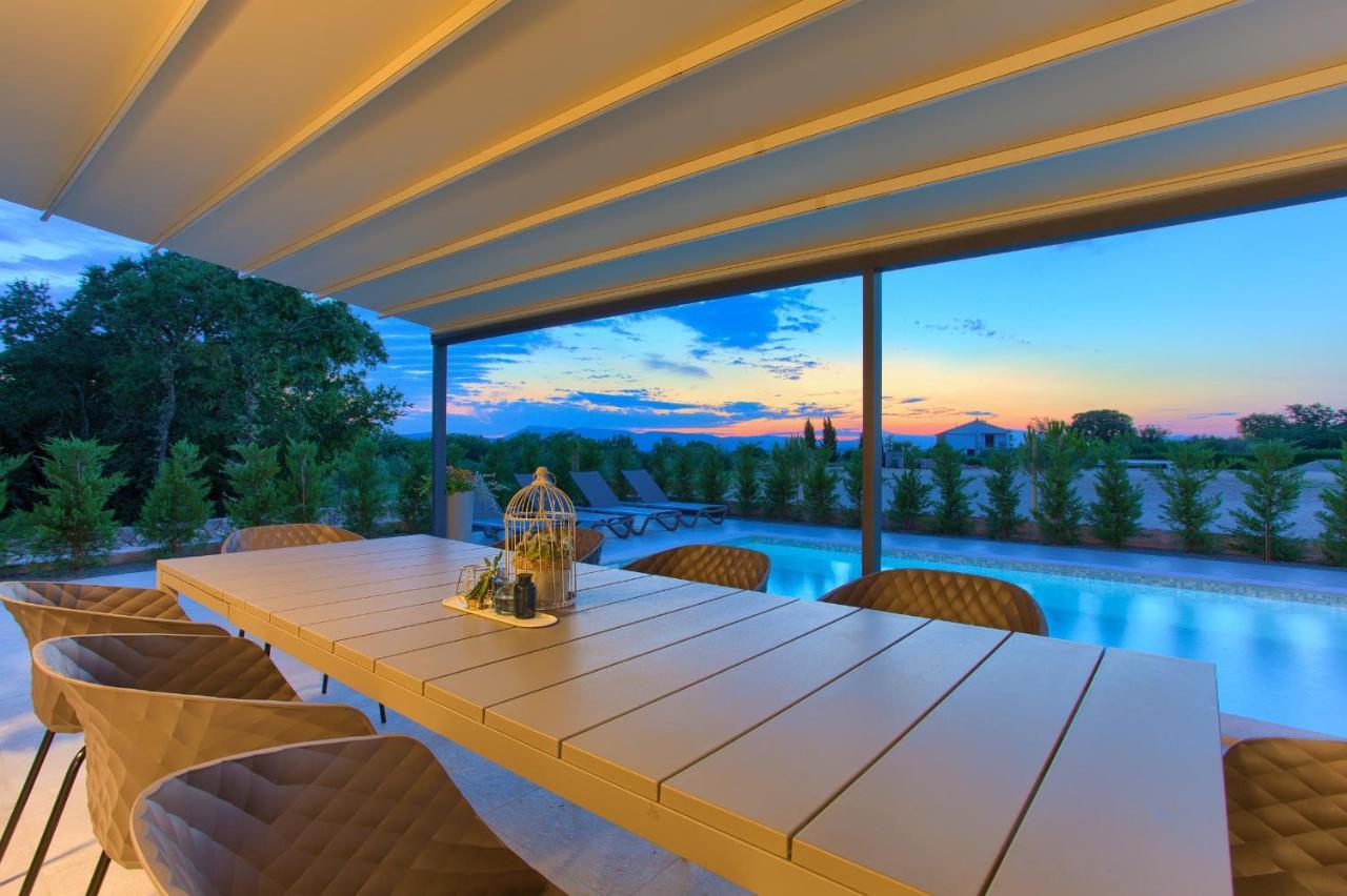 Vrh  Holiday Home Elegant מראה חיצוני תמונה
